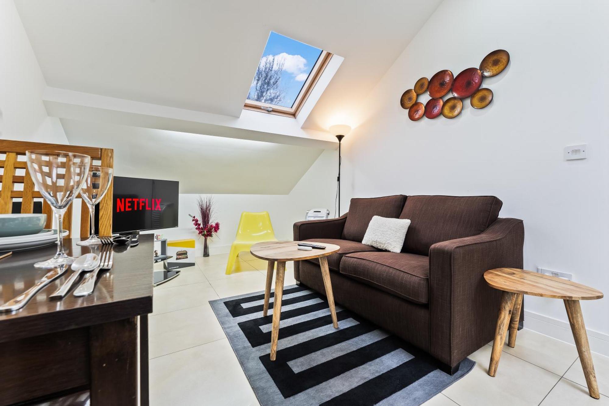 Exquisite 2-Bedroom Penthouse-Sleeps 7-Free Parking With Workstations & High-Speed Wifi Birmingham Bagian luar foto