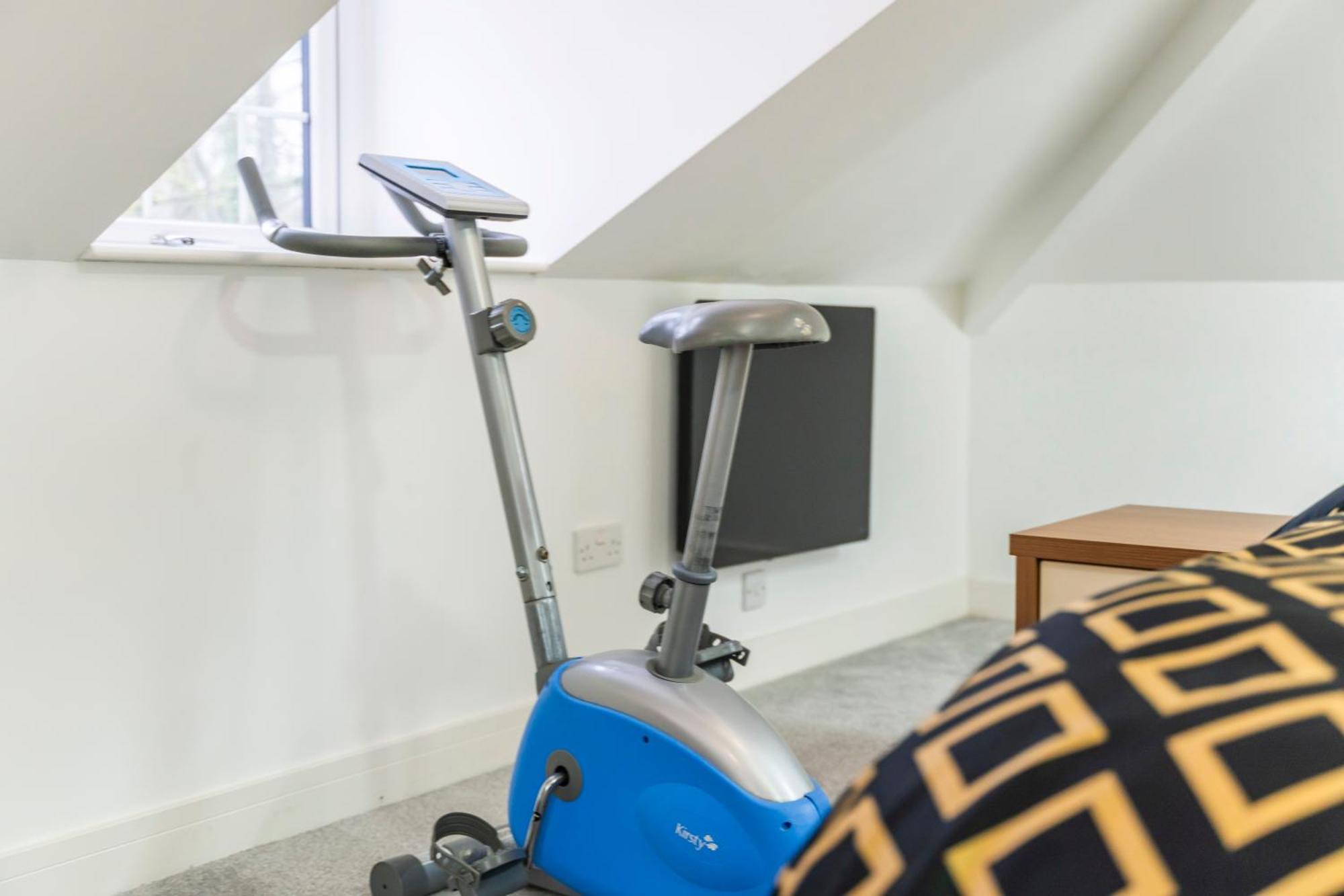 Exquisite 2-Bedroom Penthouse-Sleeps 7-Free Parking With Workstations & High-Speed Wifi Birmingham Bagian luar foto